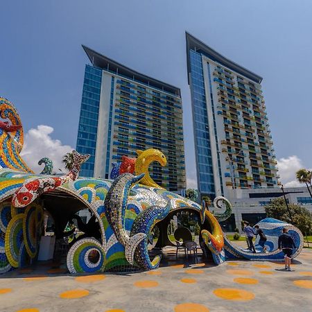 Miramar Luxury Residences Batumi Bagian luar foto The park