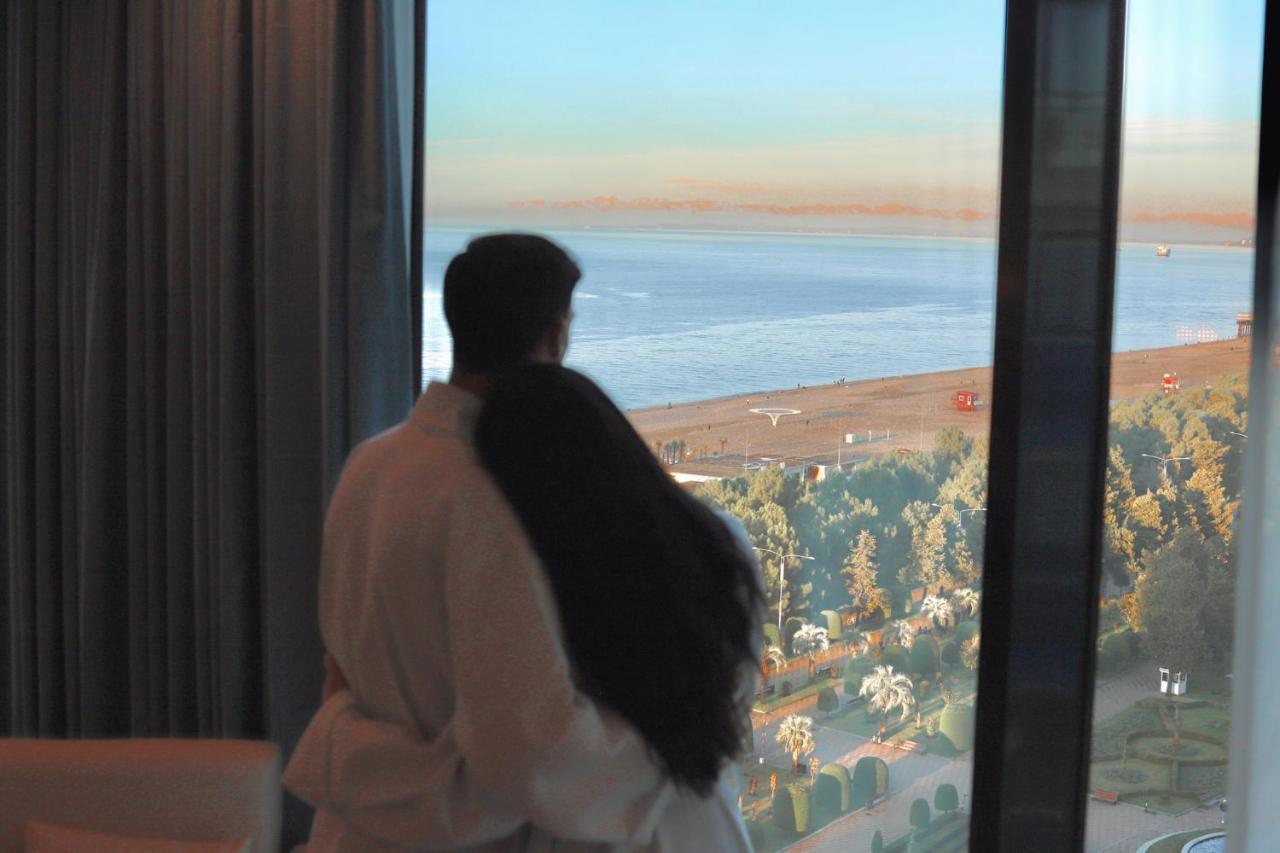 Miramar Luxury Residences Batumi Bagian luar foto View from the Dead Sea