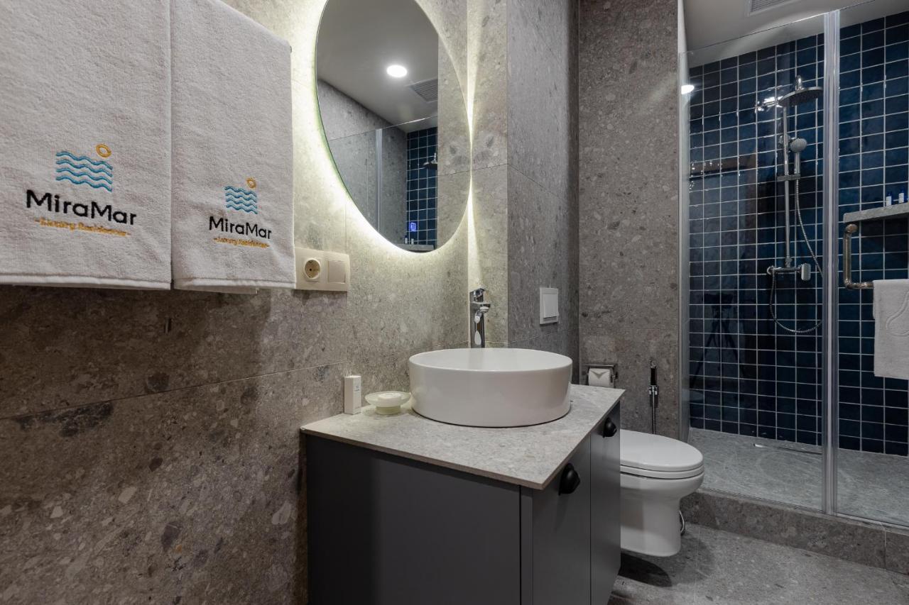 Miramar Luxury Residences Batumi Bagian luar foto Bathroom