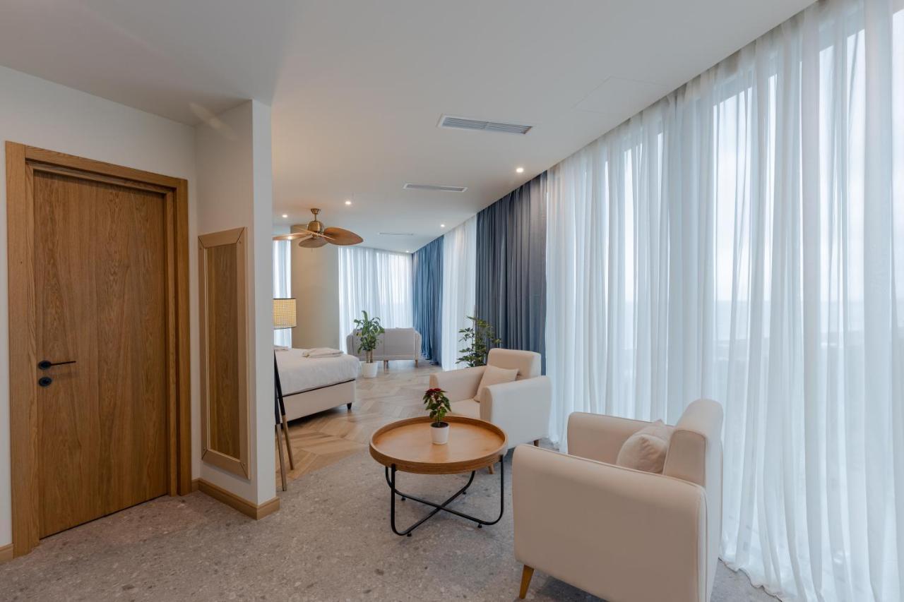 Miramar Luxury Residences Batumi Bagian luar foto Suite