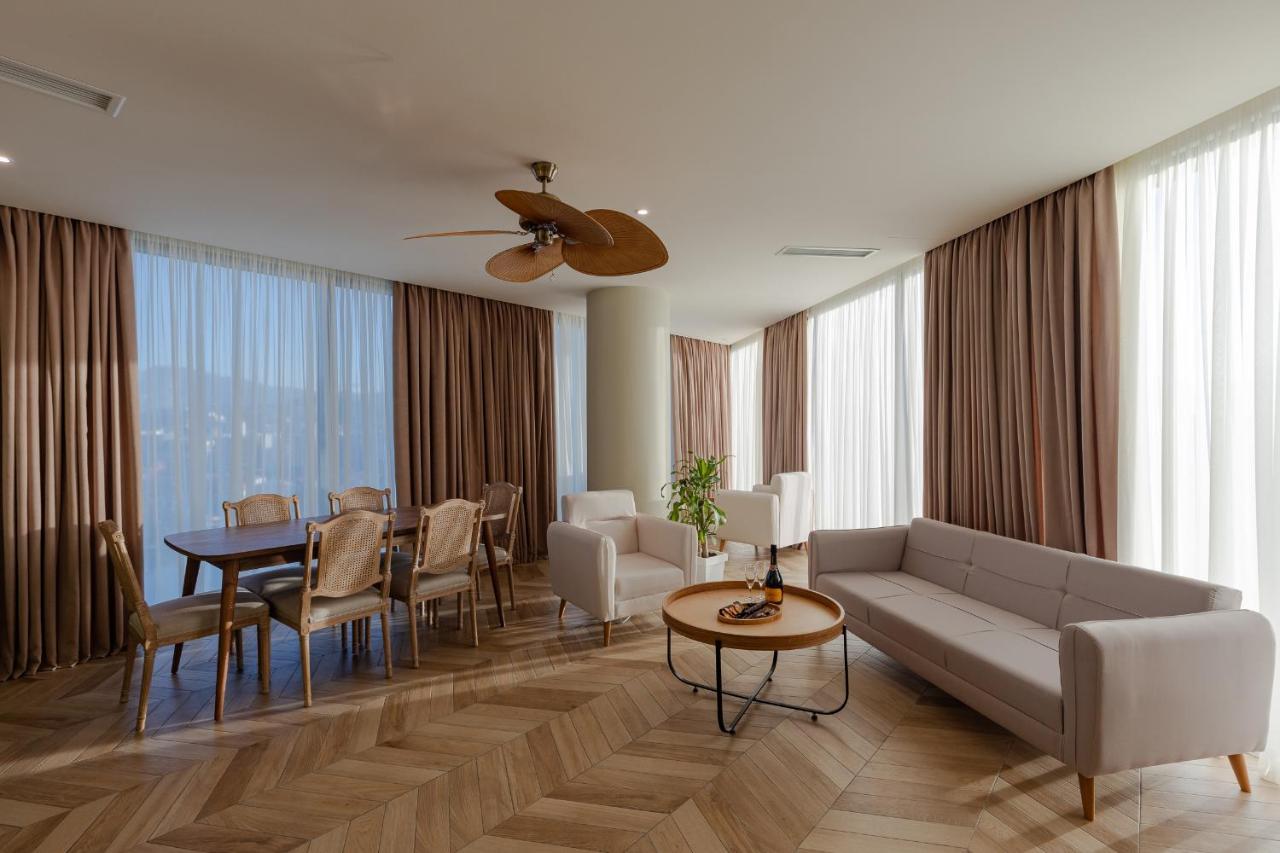 Miramar Luxury Residences Batumi Bagian luar foto A living room