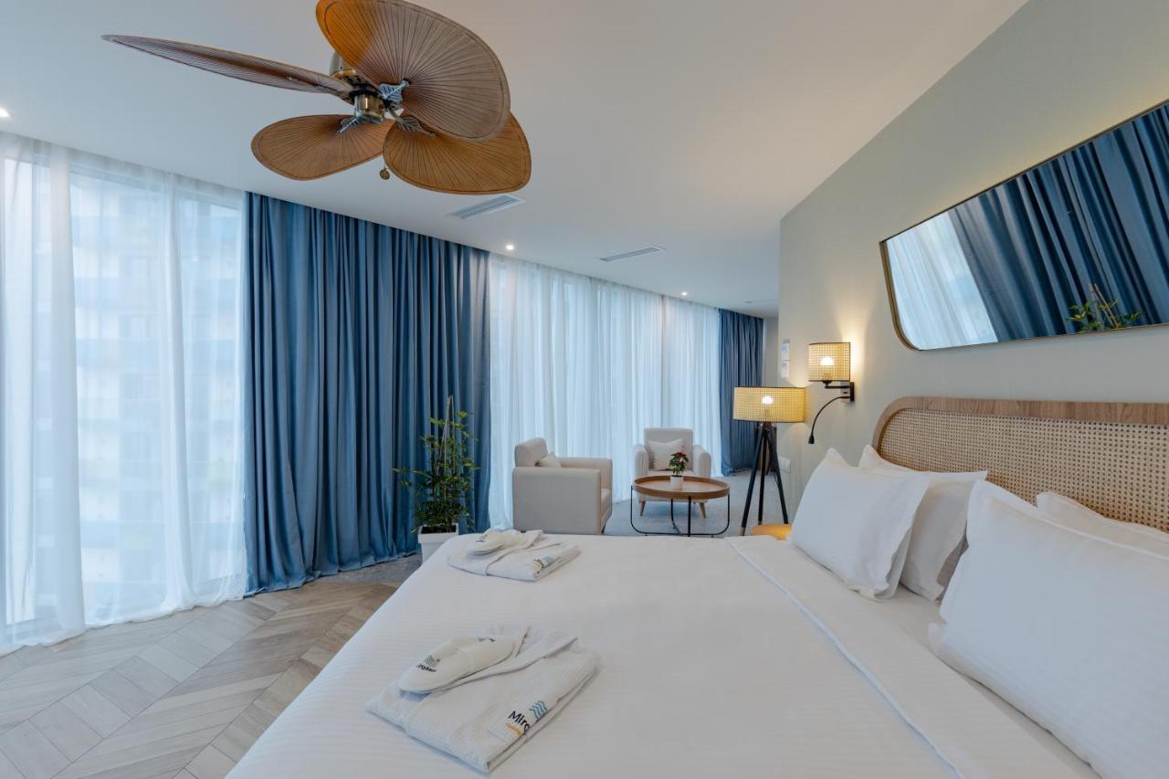 Miramar Luxury Residences Batumi Bagian luar foto Deluxe Room