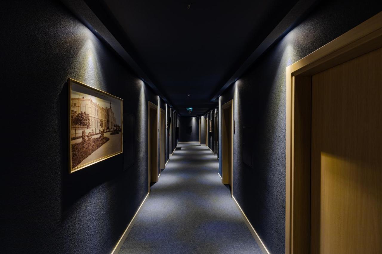 Miramar Luxury Residences Batumi Bagian luar foto A corridor at the hotel