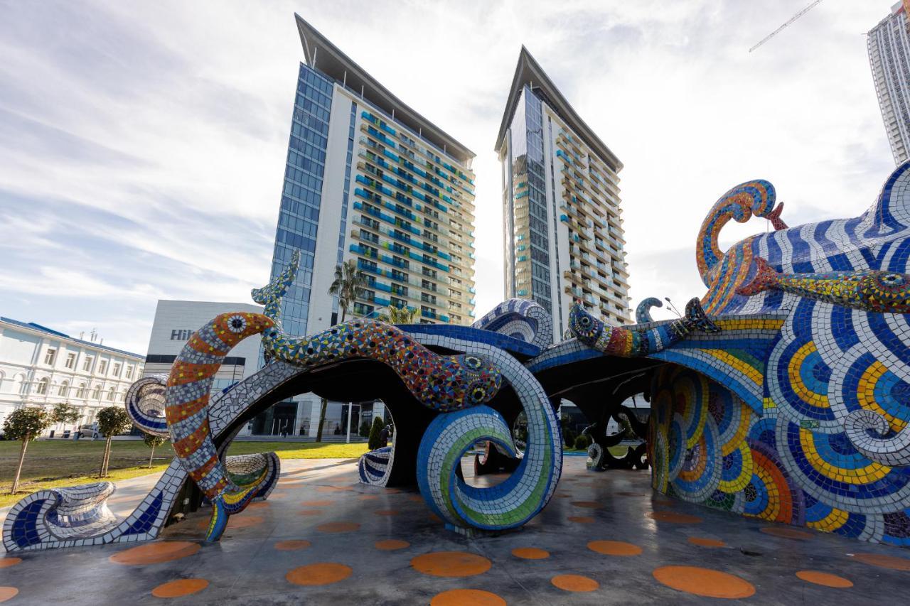 Miramar Luxury Residences Batumi Bagian luar foto The Oceanside Pier