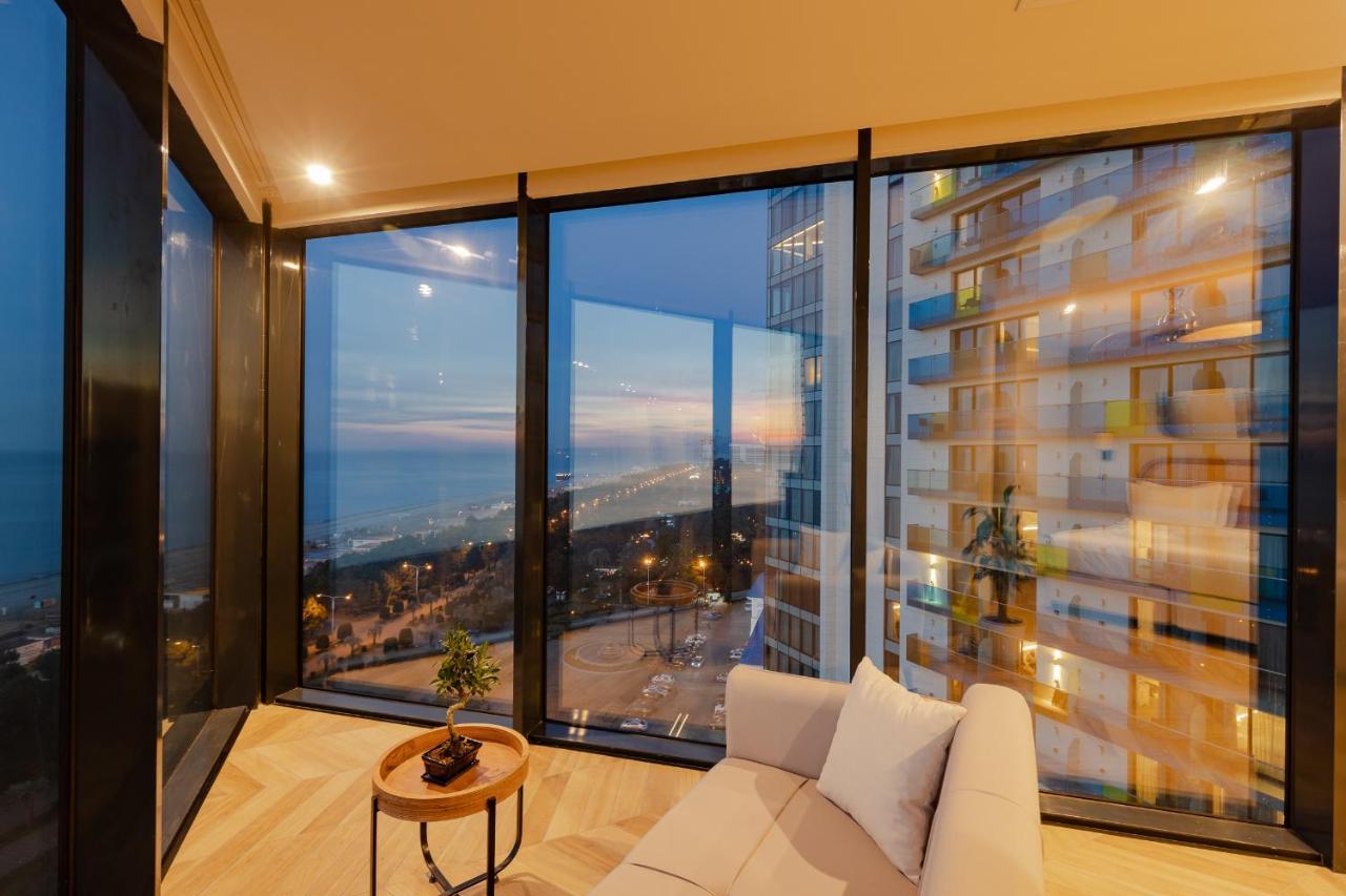 Miramar Luxury Residences Batumi Bagian luar foto View from a penthouse apartment