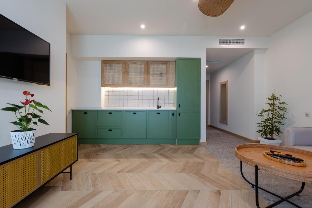 Miramar Luxury Residences Batumi Bagian luar foto A kitchen in a student apartment