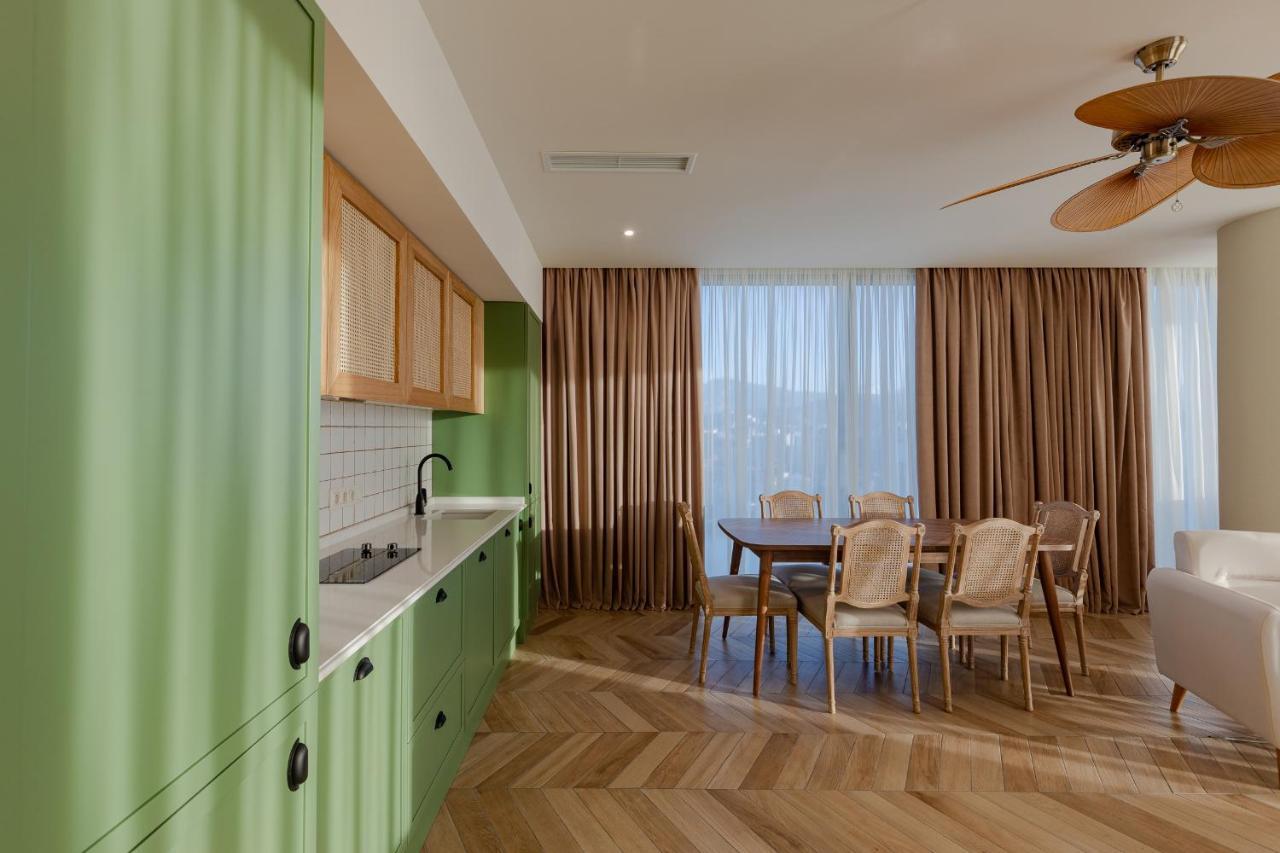 Miramar Luxury Residences Batumi Bagian luar foto A typical apartment