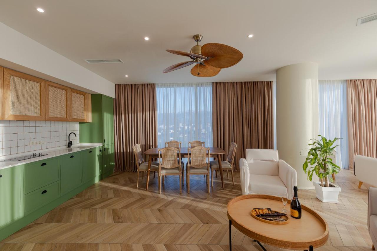 Miramar Luxury Residences Batumi Bagian luar foto A 3D interior visualization of a living room