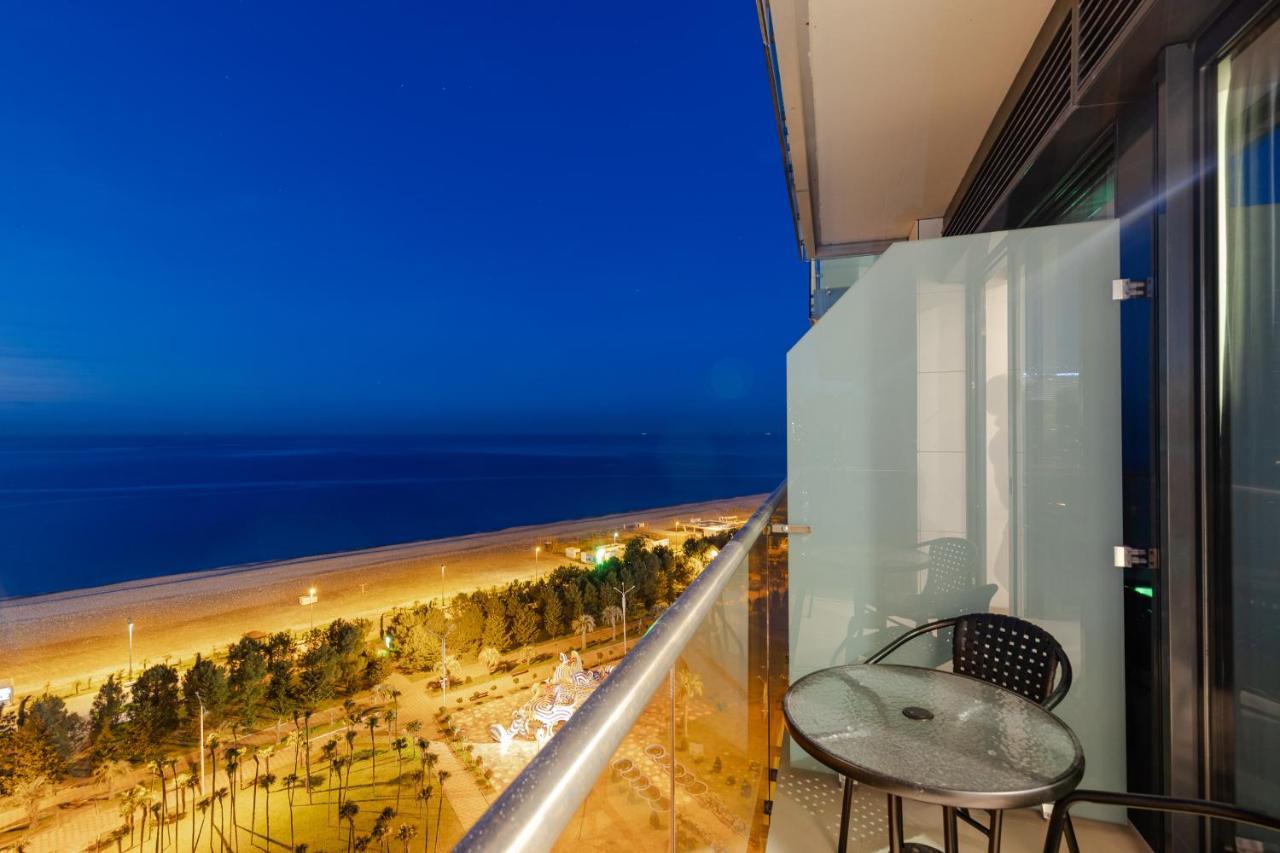 Miramar Luxury Residences Batumi Bagian luar foto Balcony of a hotel room