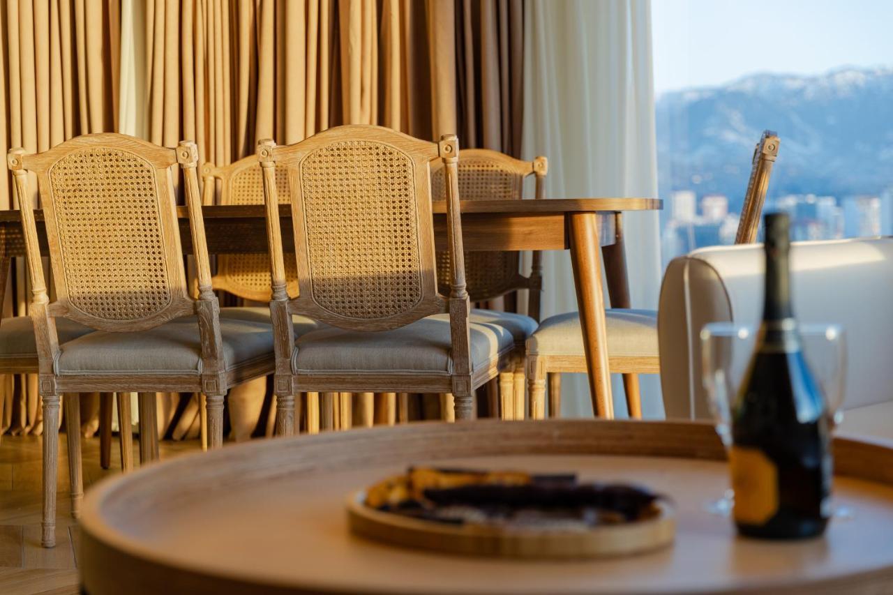 Miramar Luxury Residences Batumi Bagian luar foto The interior of the restaurant