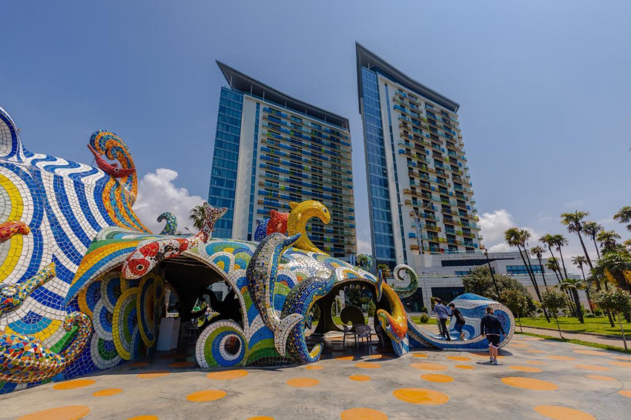 Miramar Luxury Residences Batumi Bagian luar foto The park